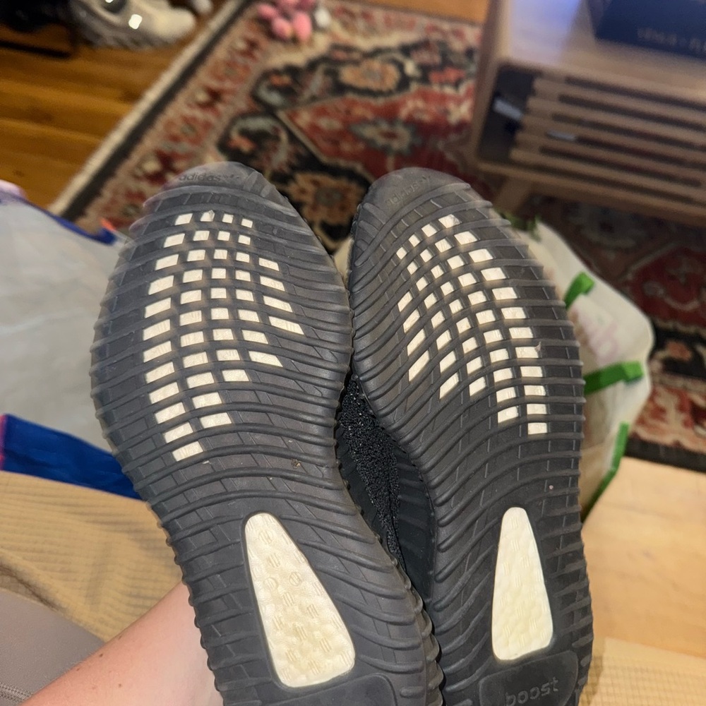 Authentic Yeezy x Adidas Boost 350 - Picture 3 of 3